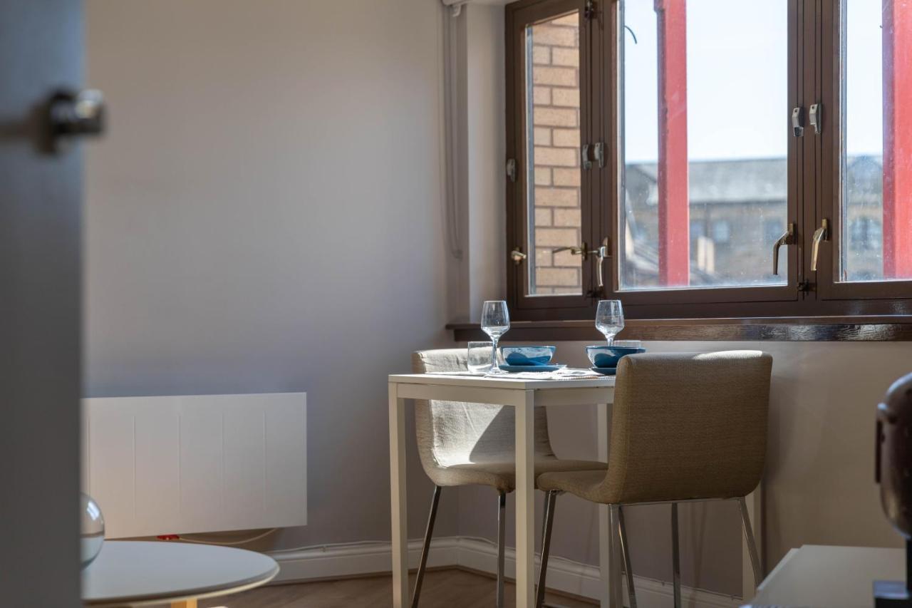 Stunning 1 Bed Merchant City Apartment With Parking Glasgow Kültér fotó